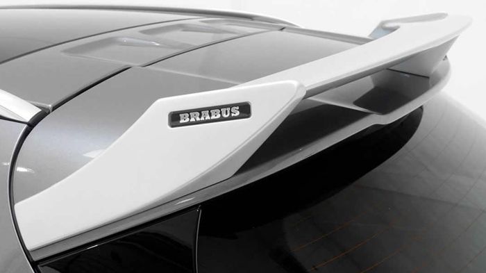 Η Brabus «κόσμησε» το πίσω μέρος της Mercedes GLA με μία αεροτομή οροφής.